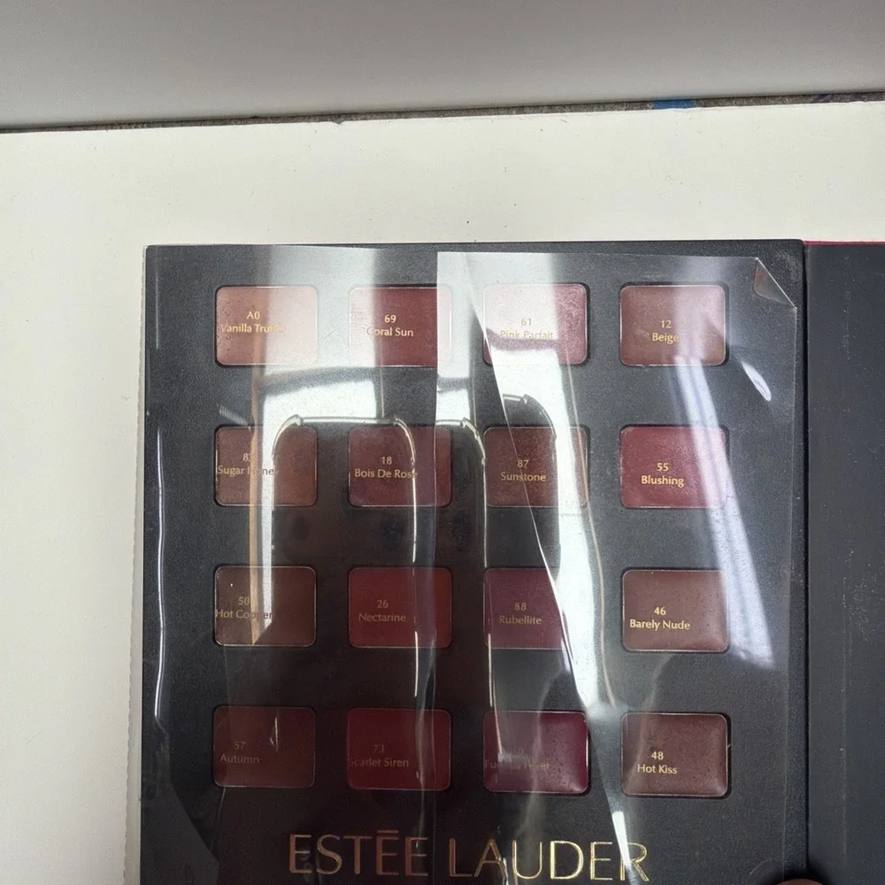 Estée Lauder Makeup Palette Gift Box 16 Lip 30 Shadow 4 Blush -Box Has Wear